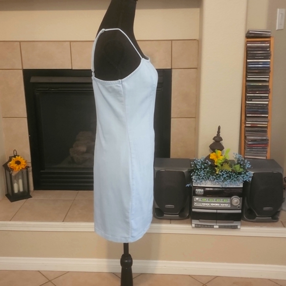 Dress - Picture 2 of 9